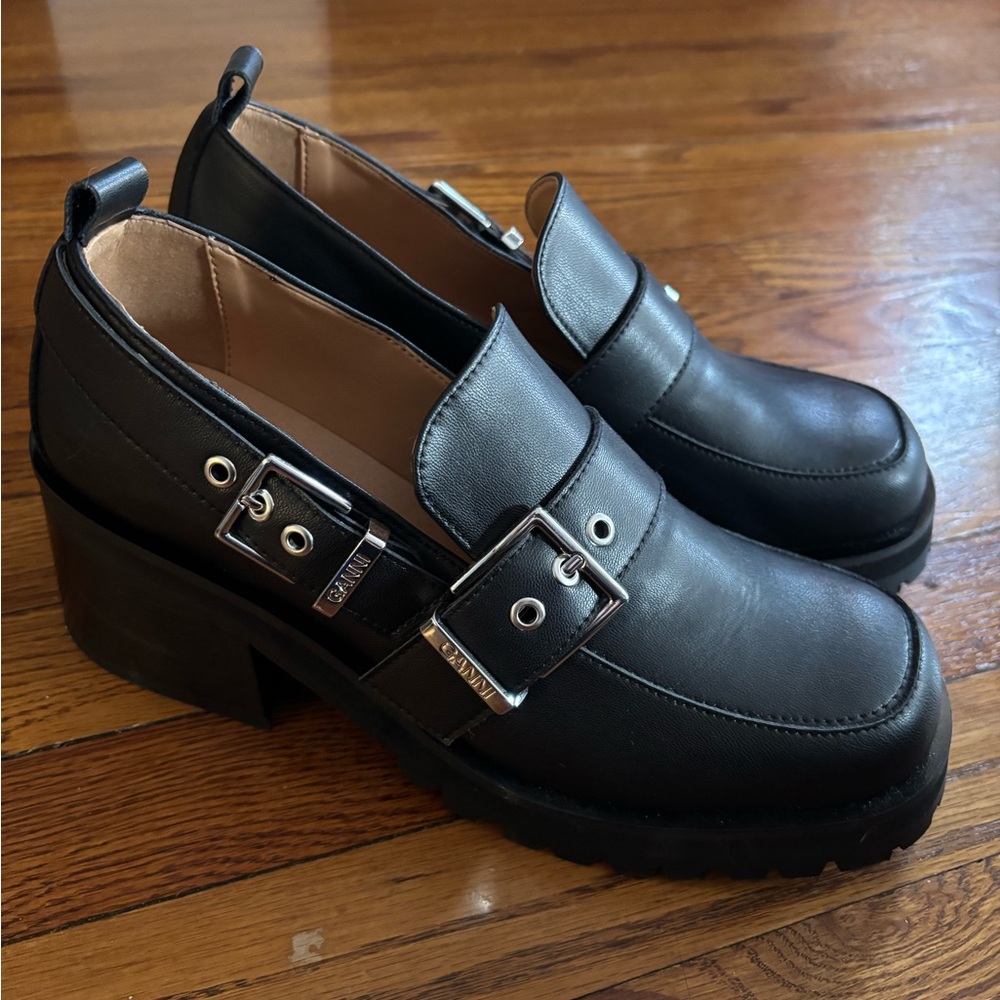 GANNI platform heeled buckle loafers!